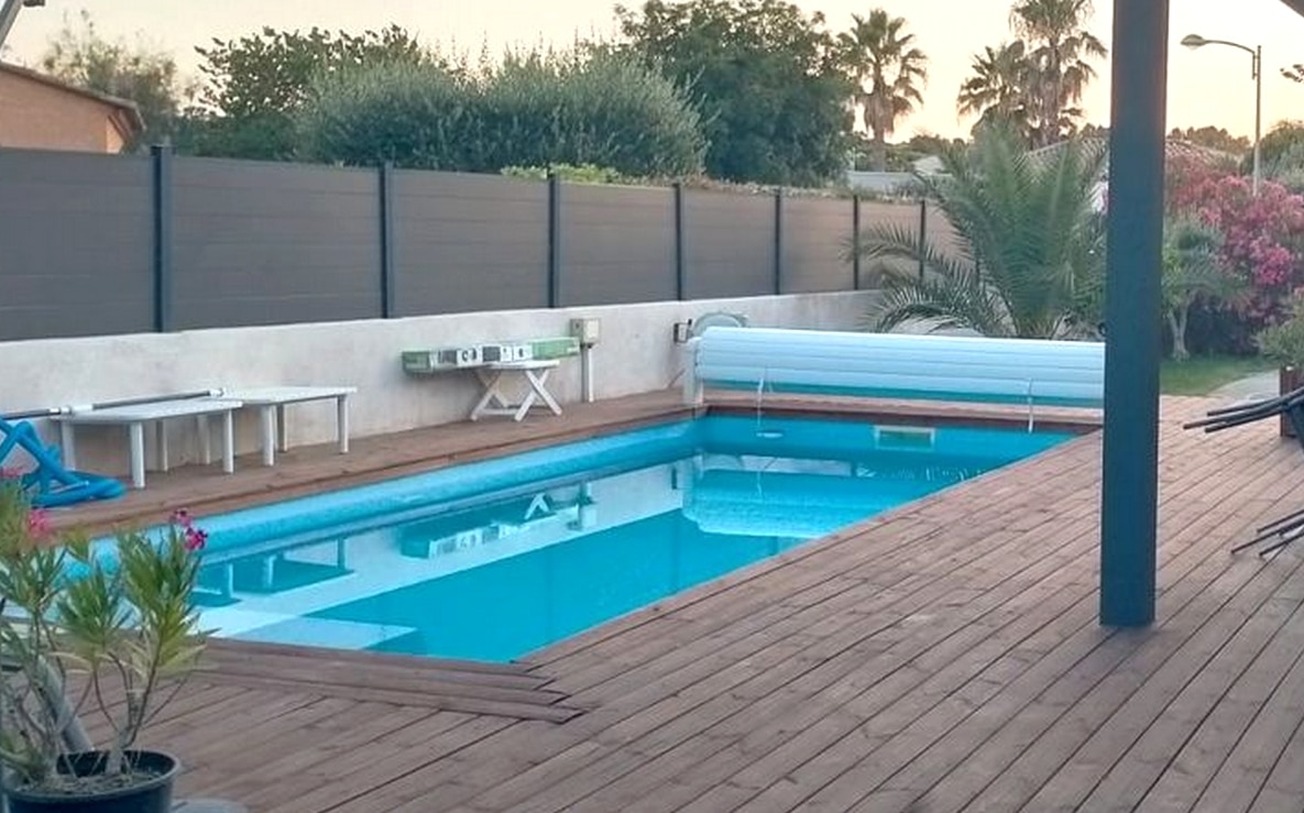 piscine coque Lilou avec terrasse bois
